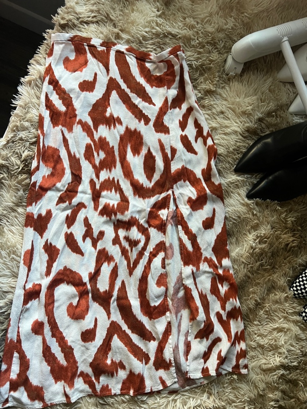 H&M White and Rust Patterned Midi Skirt